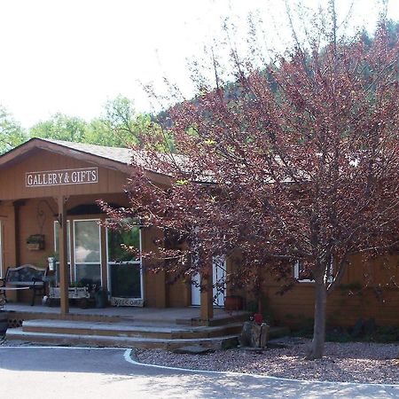 River Falls Lodging -Black Hills, South Dakota Hot Springs Szoba fotó